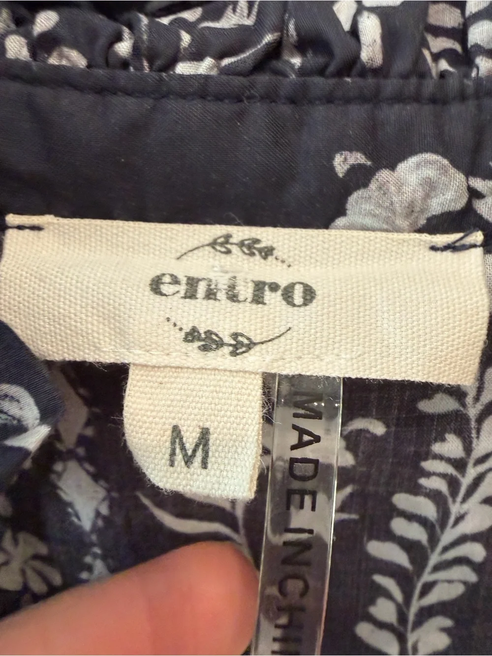 Entro Floral Ruffle Blouse Size Medium - Picture 2 of 16
